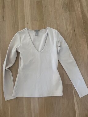 H&M Cream V-Neck Long Sleeve Top